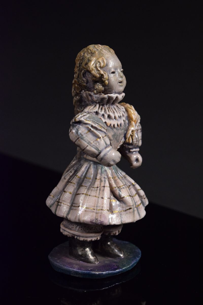 Fanciulla in costume