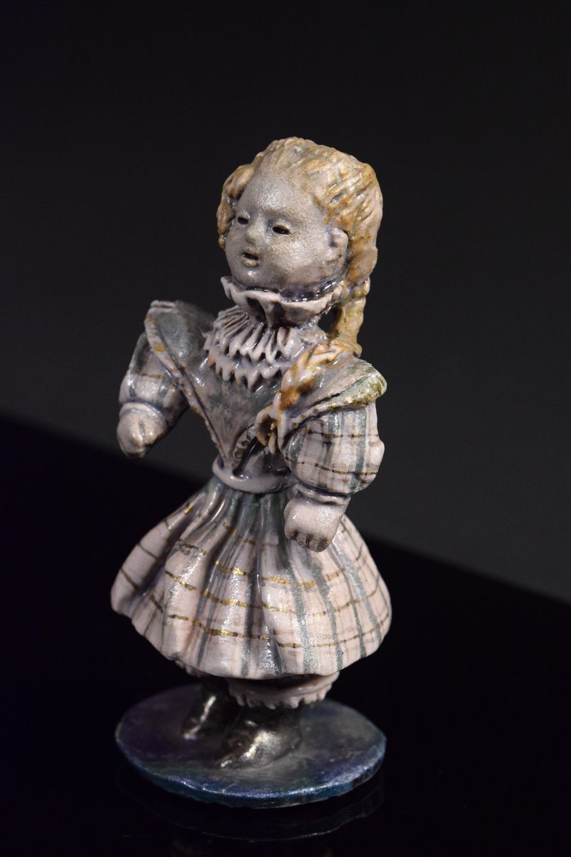 Fanciulla in costume