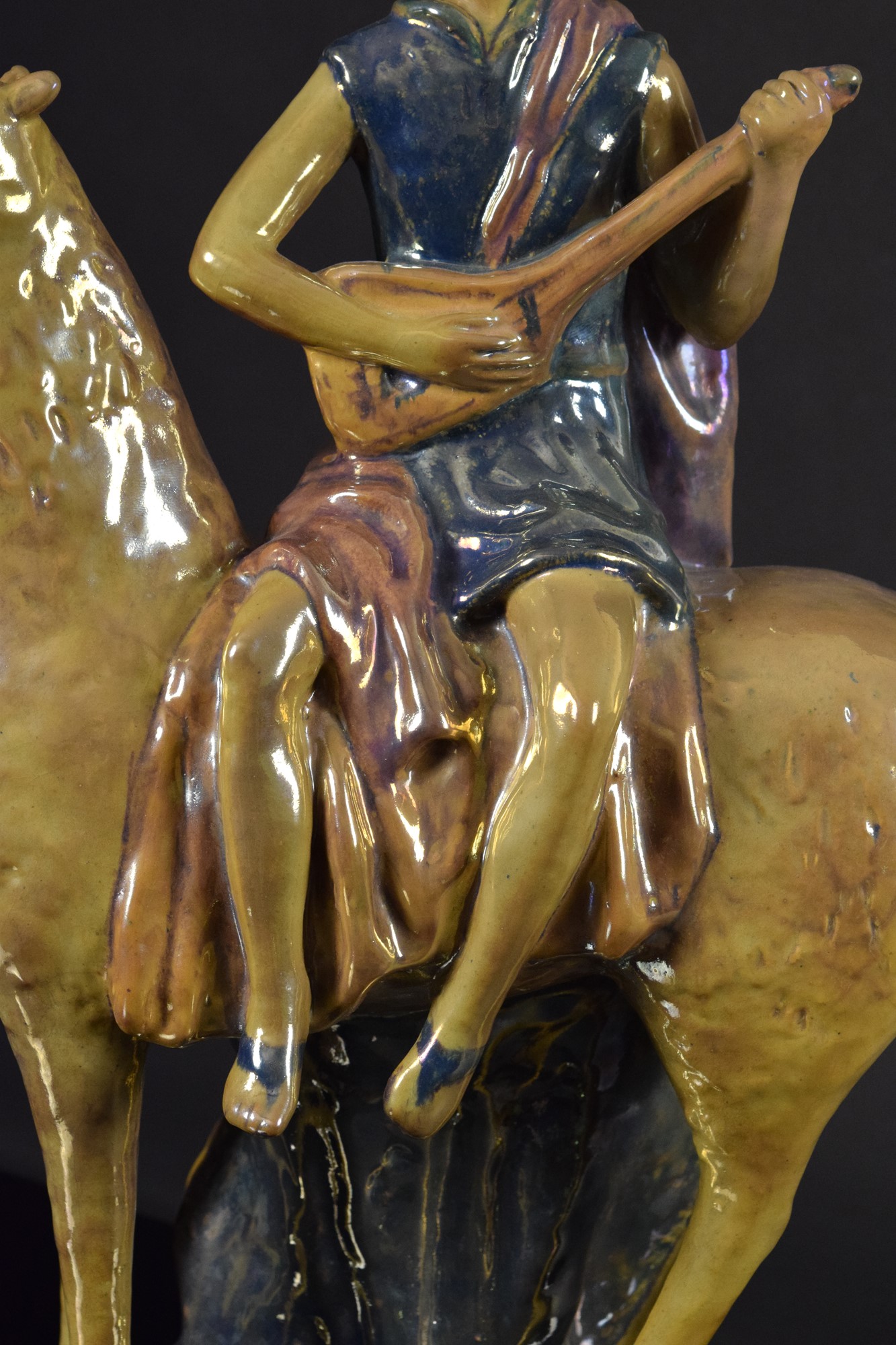 Suonatore di liuto a cavallo