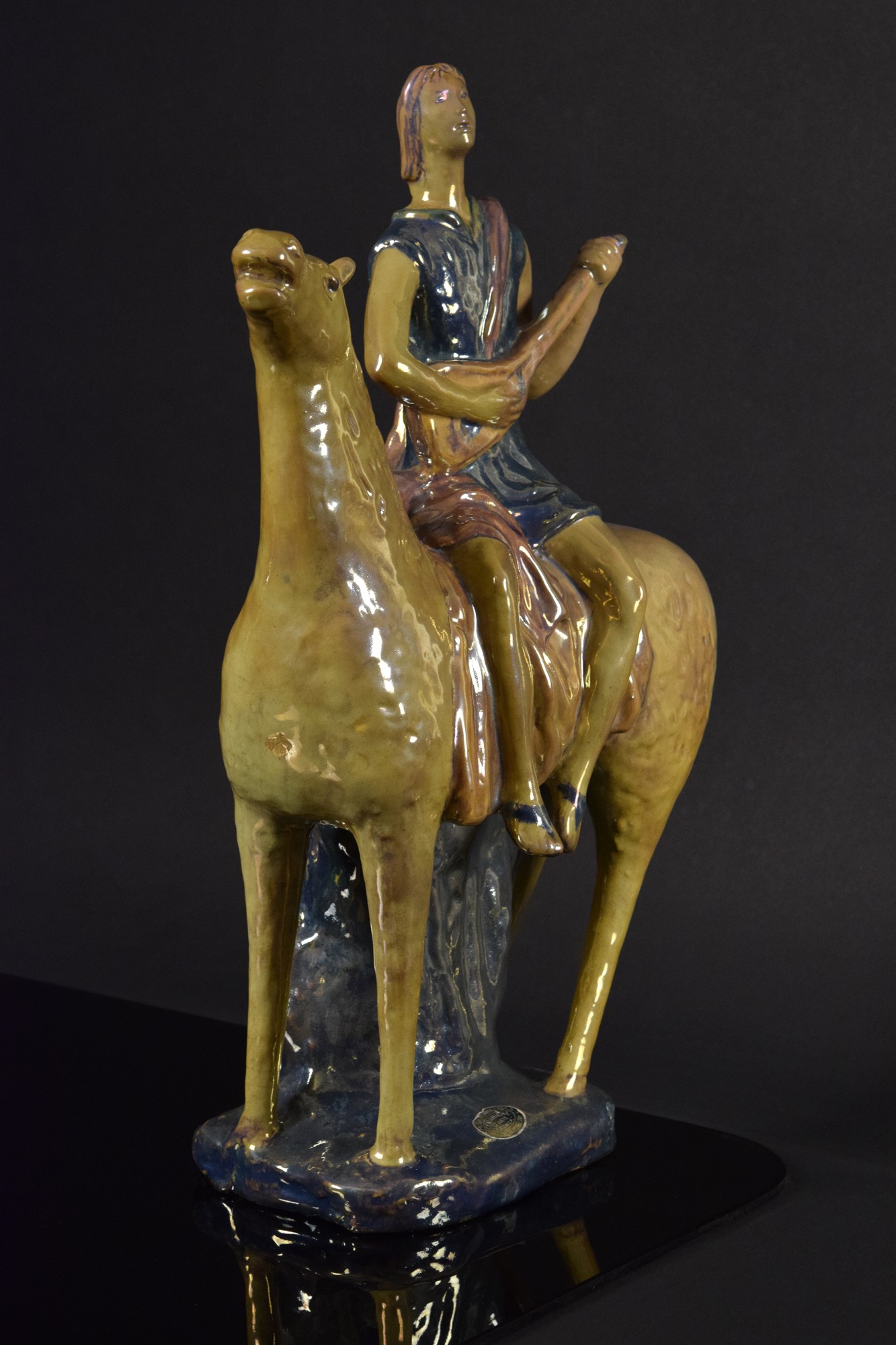 Suonatore di liuto a cavallo