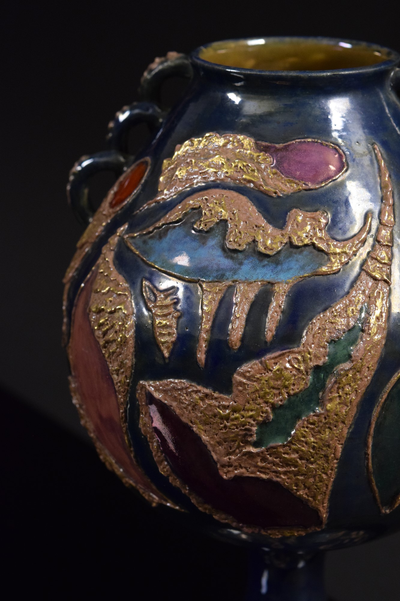 Pietro Melandri - Vaso a coppa in ceramica policroma riflessata all’acido