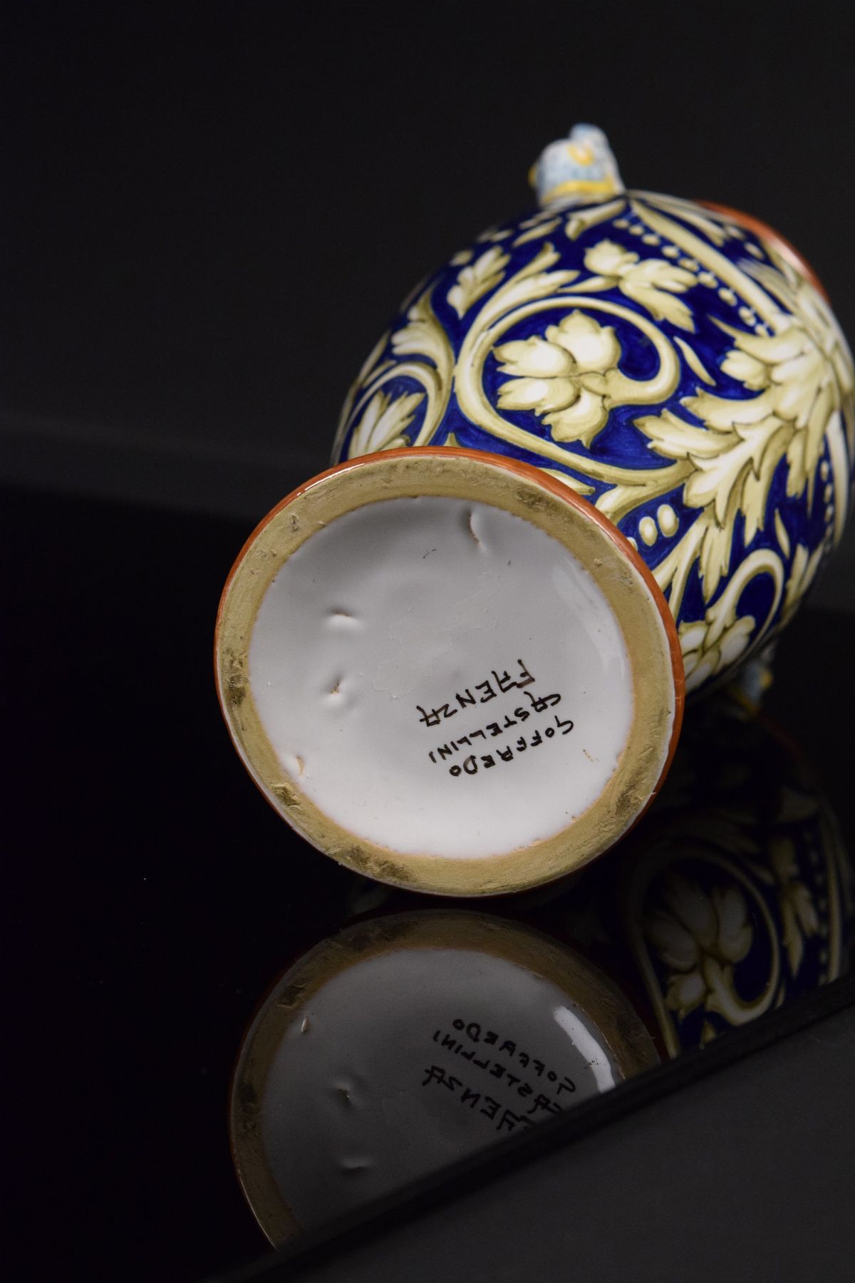 Vaso a due manici