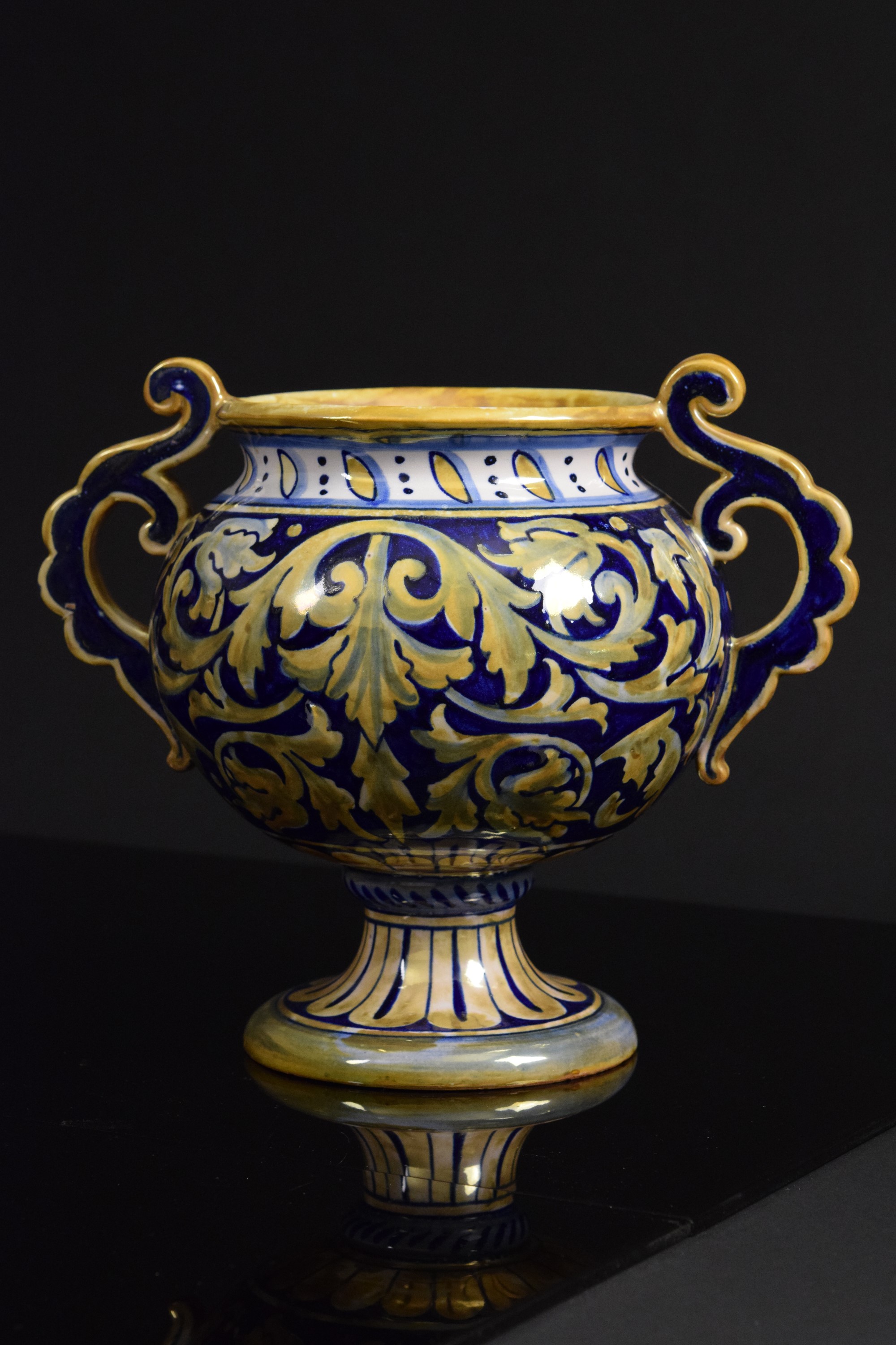 Vaso a due manici
