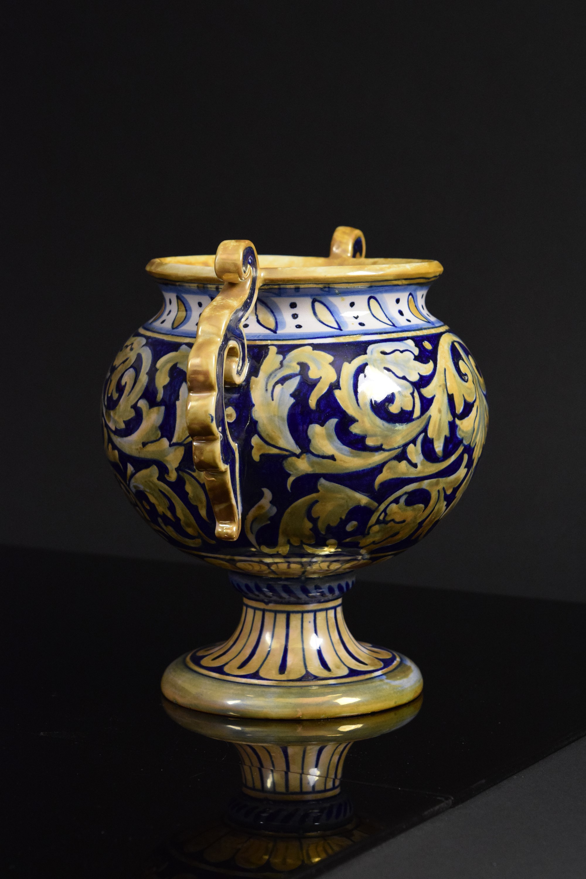 Vaso a due manici