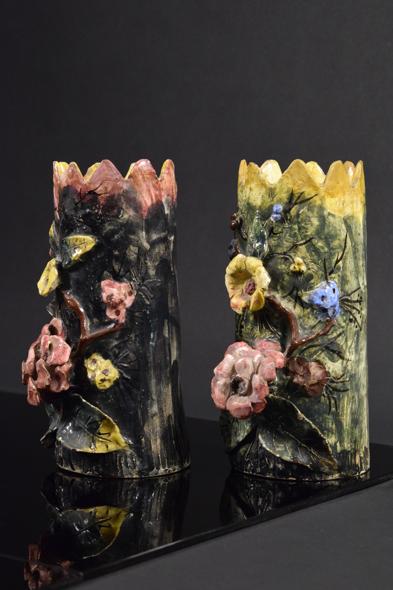 Coppia di vasi a barbotine