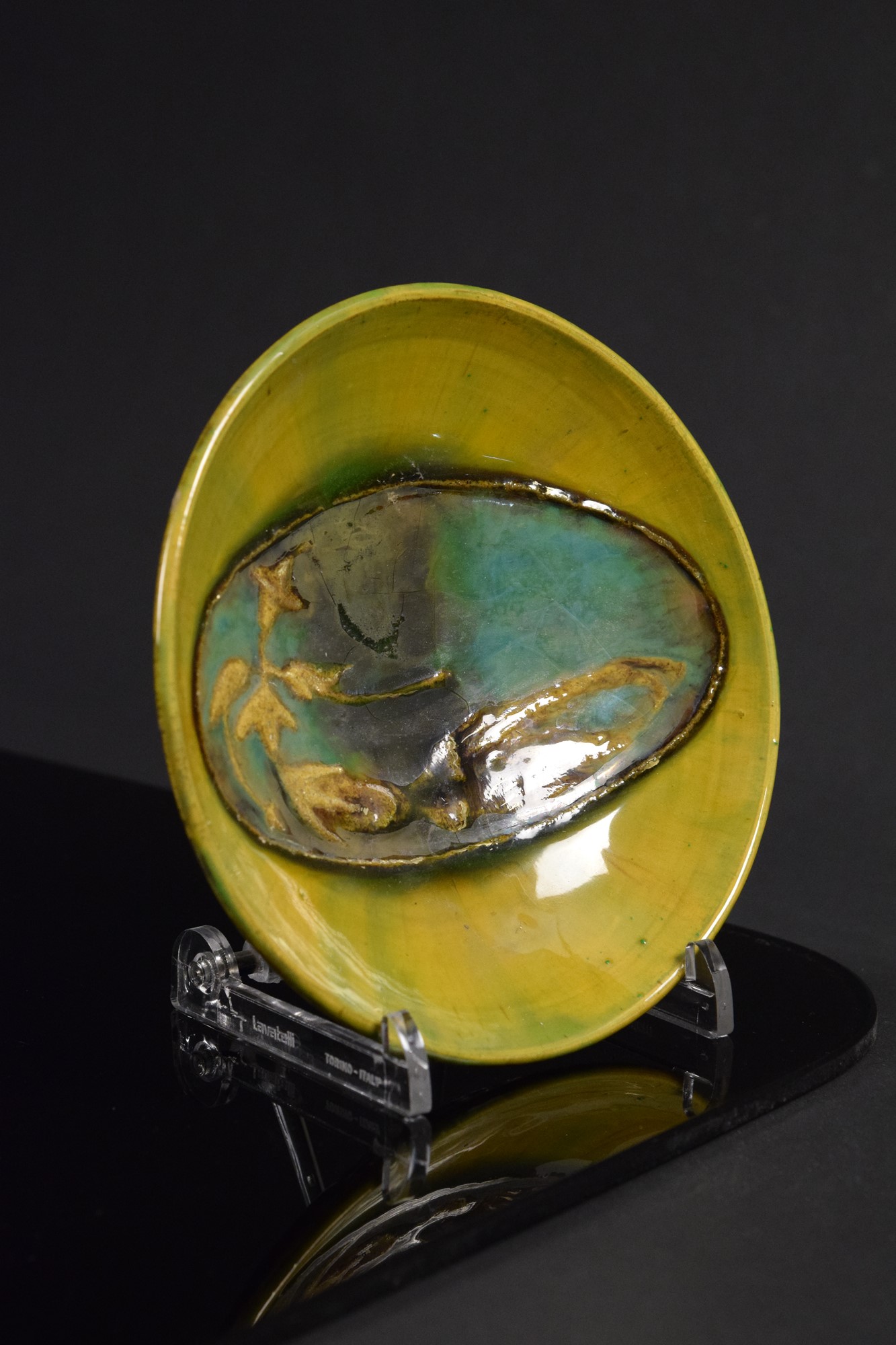 Ciotola con figura stilizzata