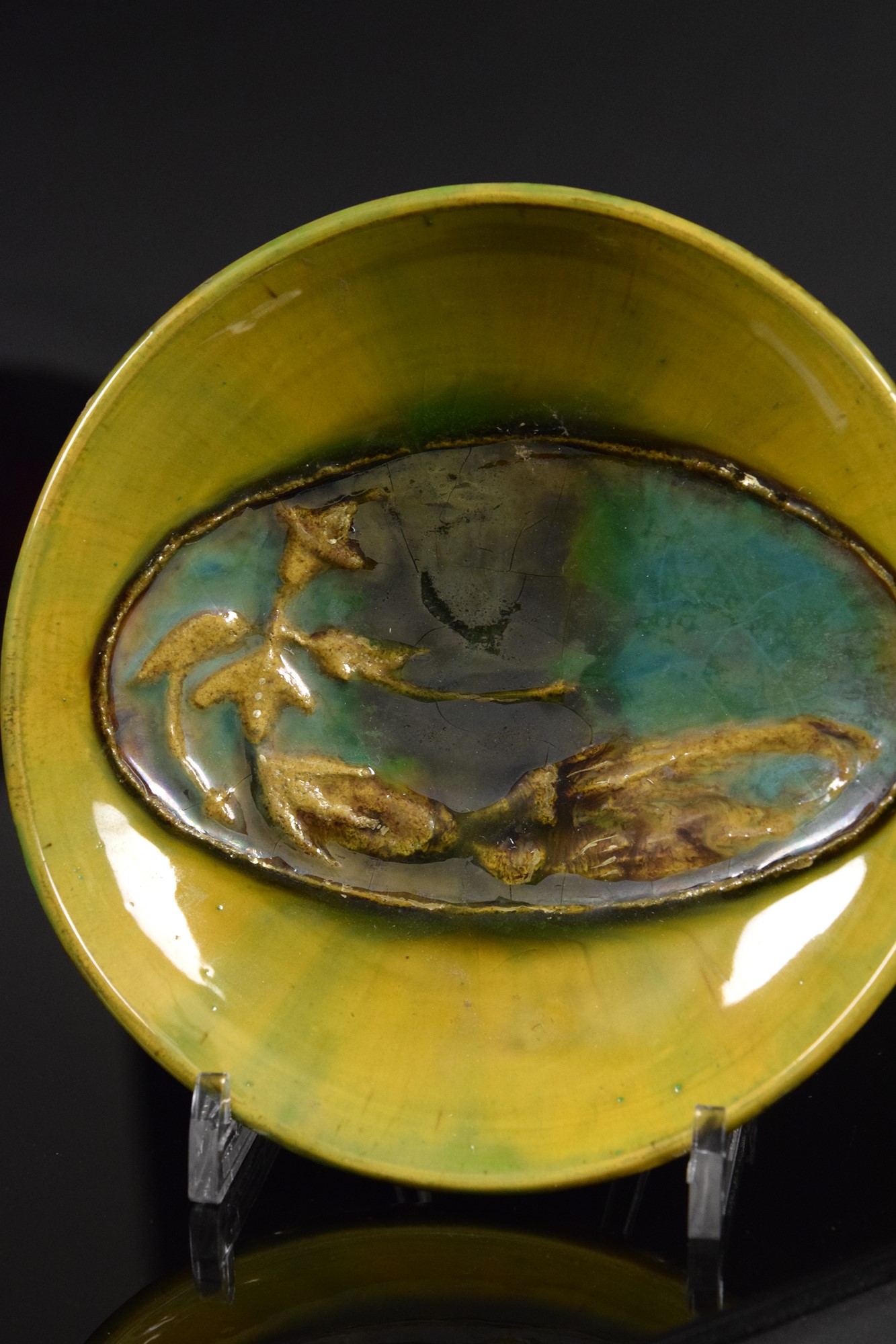 Ciotola con figura stilizzata