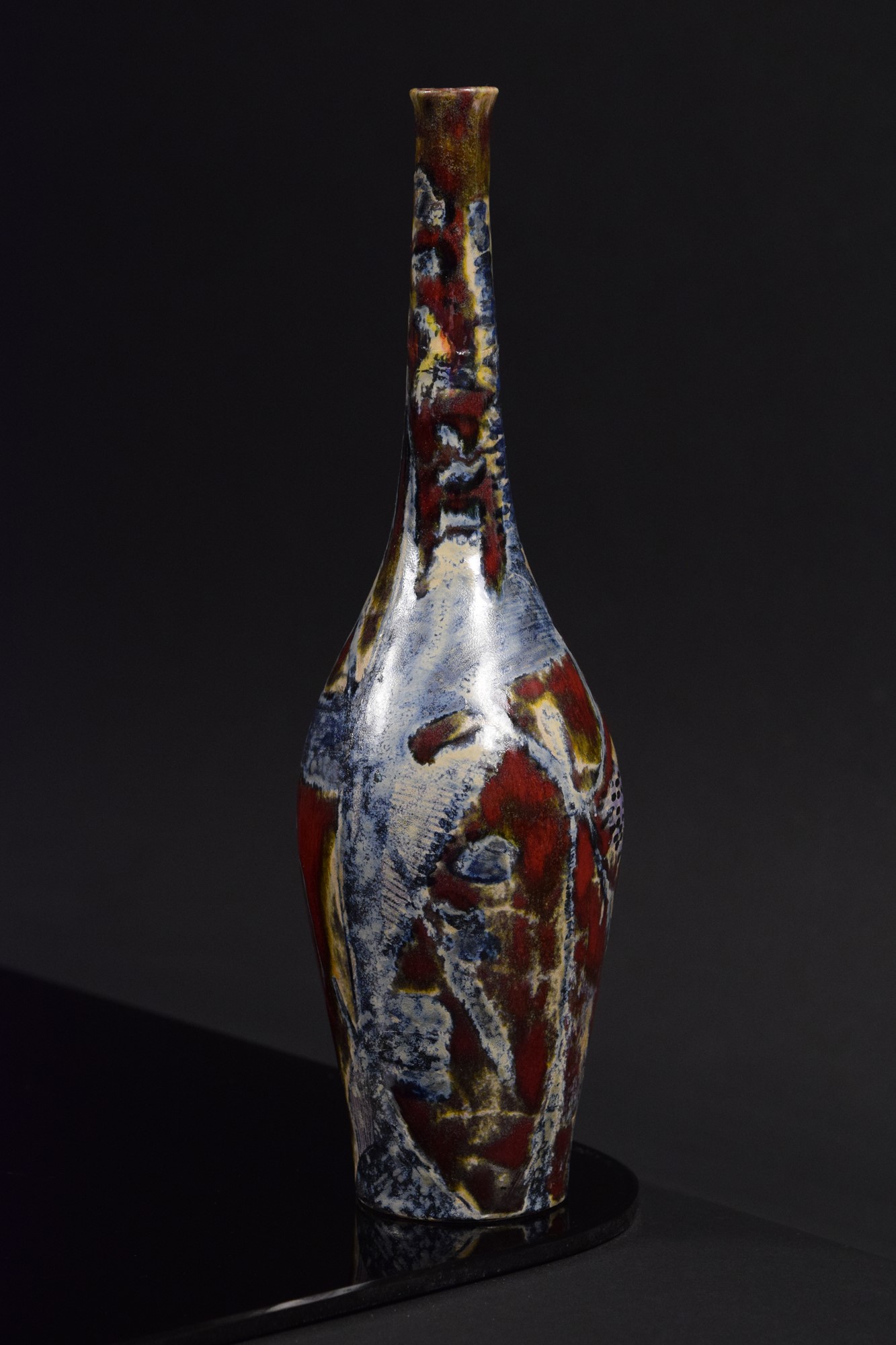 Carlo Zauli - Vaso bottiglia in ceramica policroma a fondo rosso al selenio