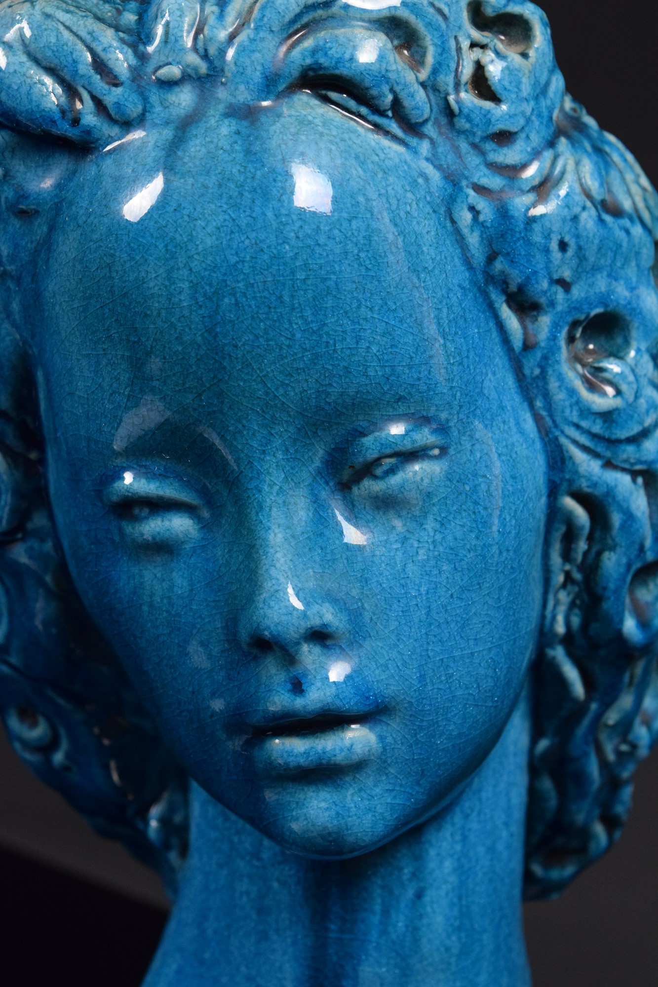Domenico Matteucci - Testa di ragazza in ceramica monocroma