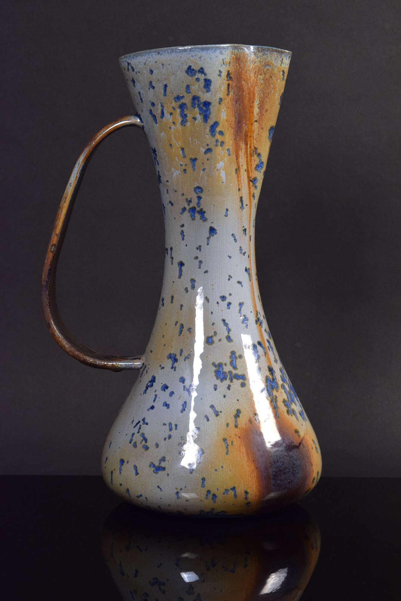 Guerrino Tramonti - Vaso a forma di brocca in grès porcellanato