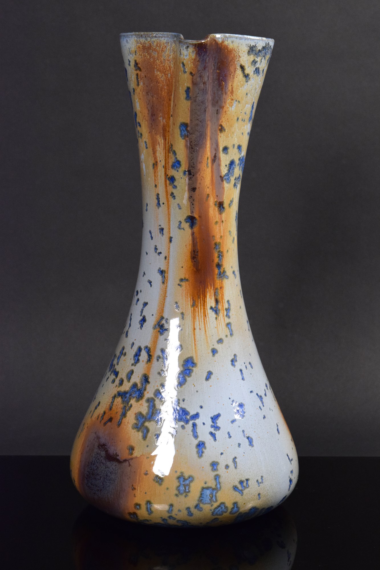 Guerrino Tramonti - Vaso a forma di brocca in grès porcellanato