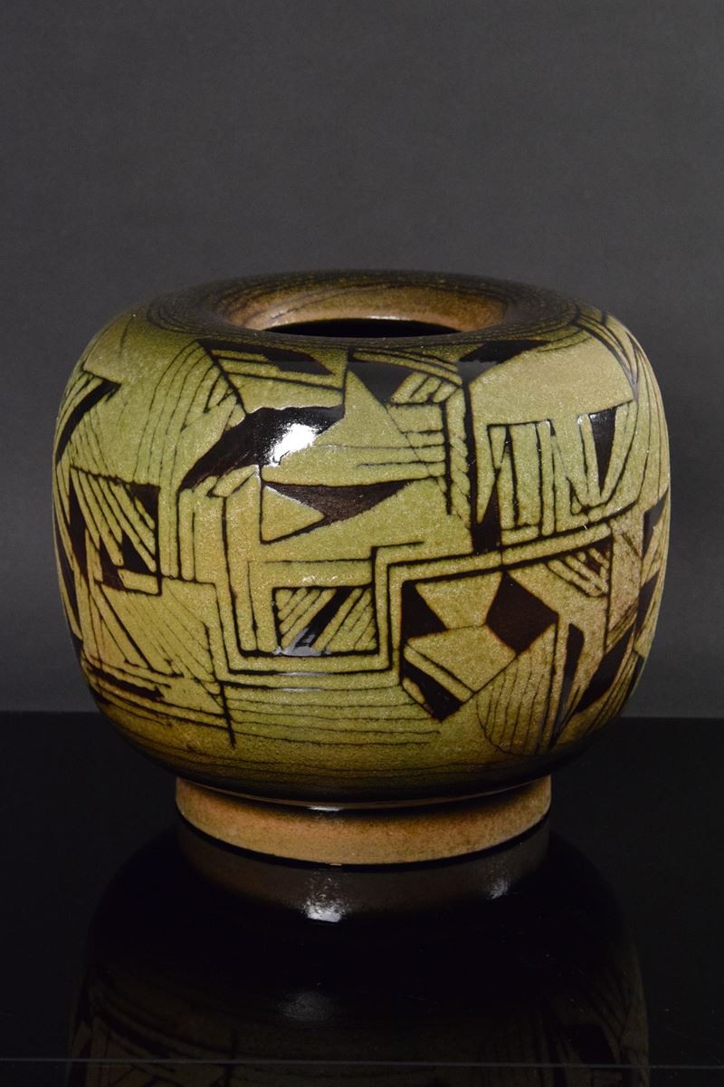 Istituto D'arte Faenza - Vaso globulare in ceramica policroma con decorazione geometrica