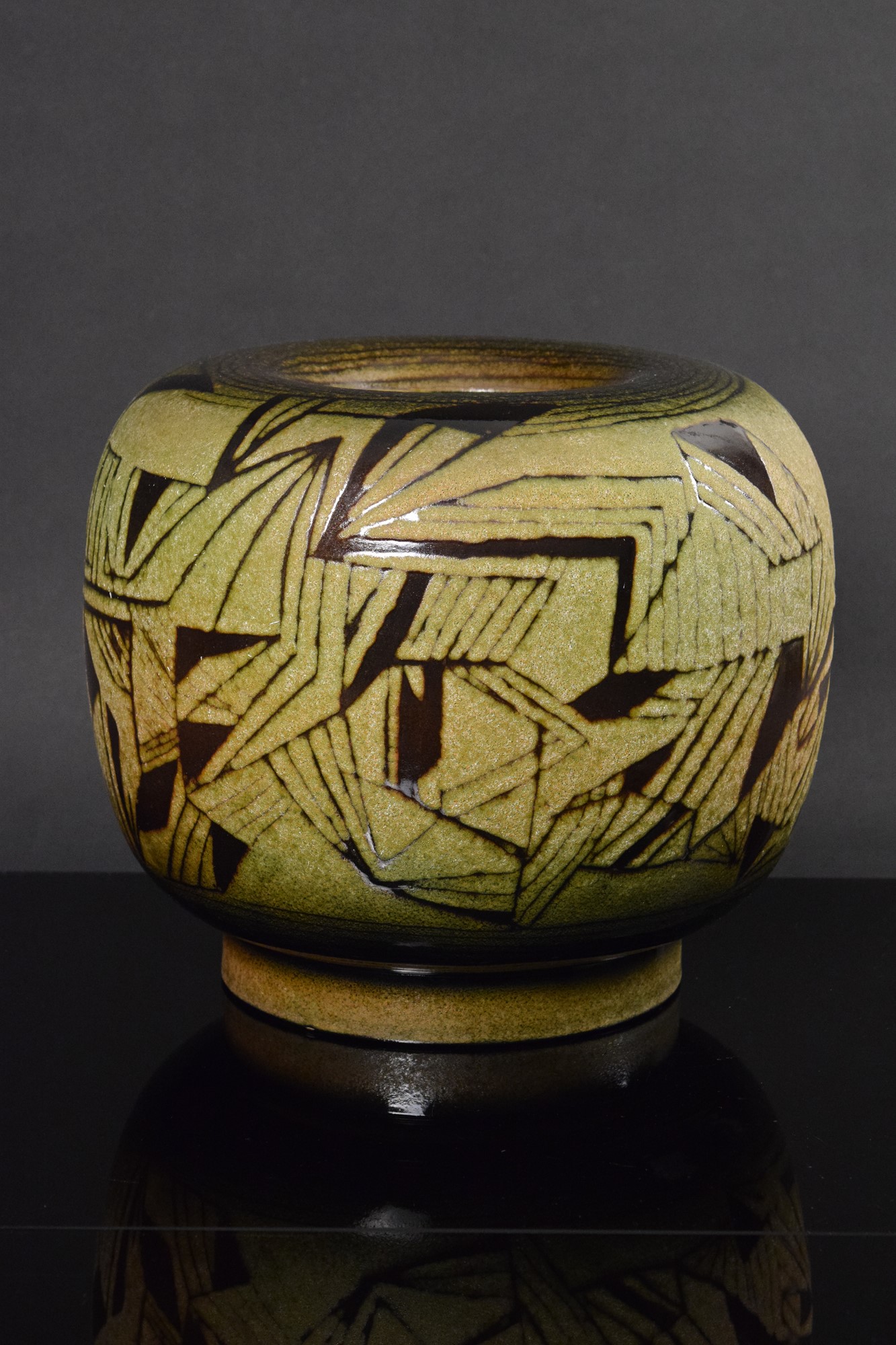 Istituto D'arte Faenza - Vaso globulare in ceramica policroma con decorazione geometrica