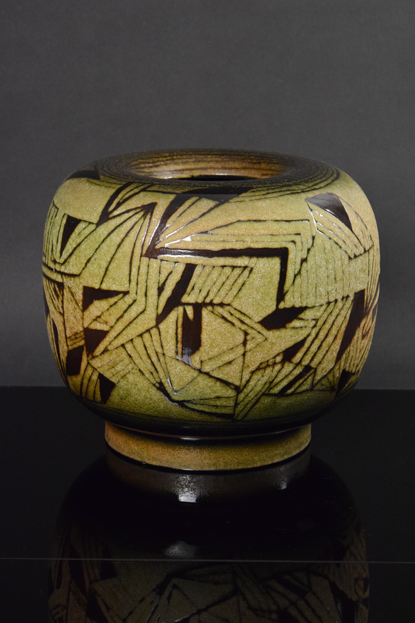 Istituto D'arte Faenza - Vaso globulare in ceramica policroma con decorazione geometrica