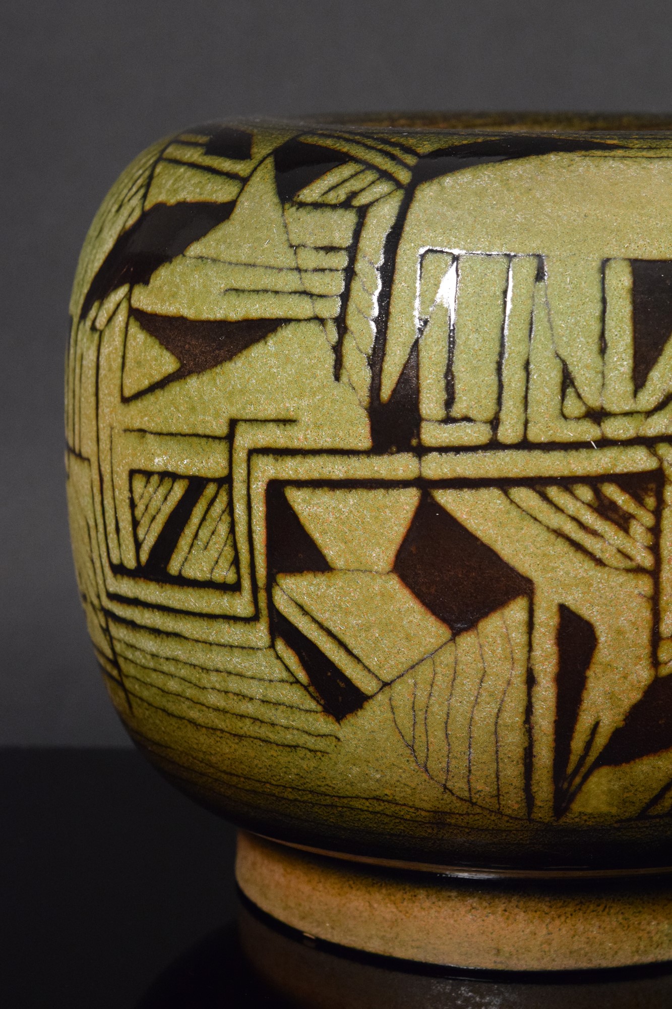 Istituto D'arte Faenza - Vaso globulare in ceramica policroma con decorazione geometrica