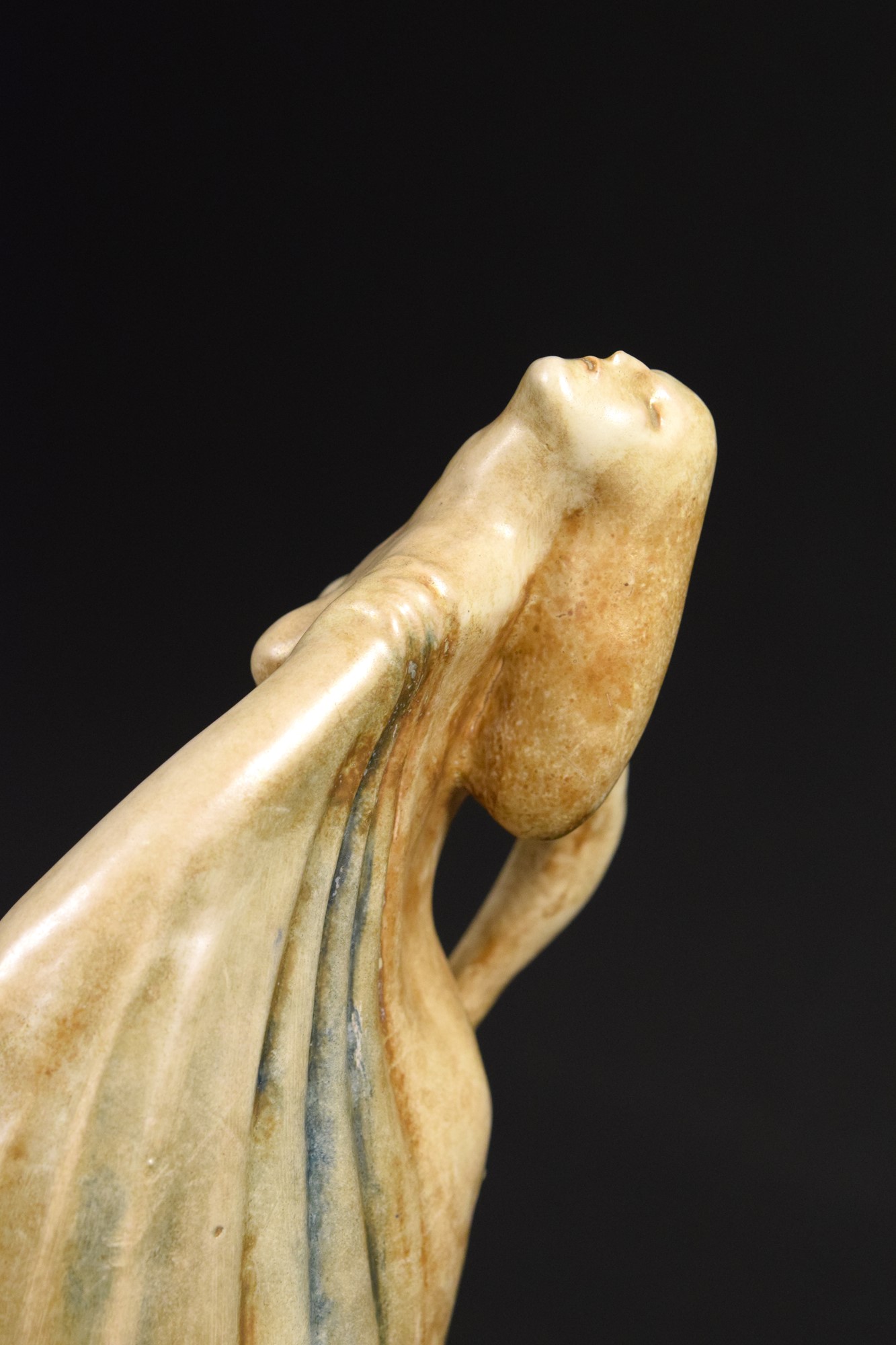 Pietro Melandri - Figura femminile, ceramica policroma a smalto mat