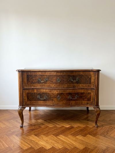 Comò in stile Luigi XV, prima metà del XVIII secolo