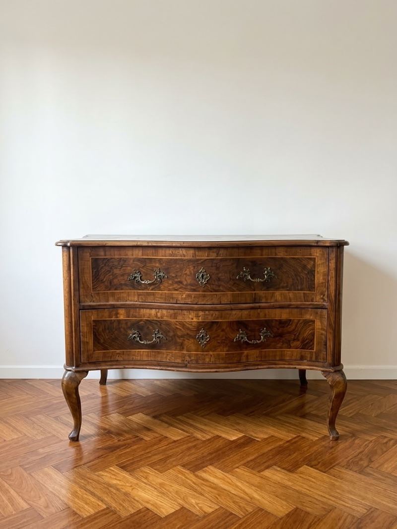 Comò in stile Luigi XV, prima metà del XVIII secolo