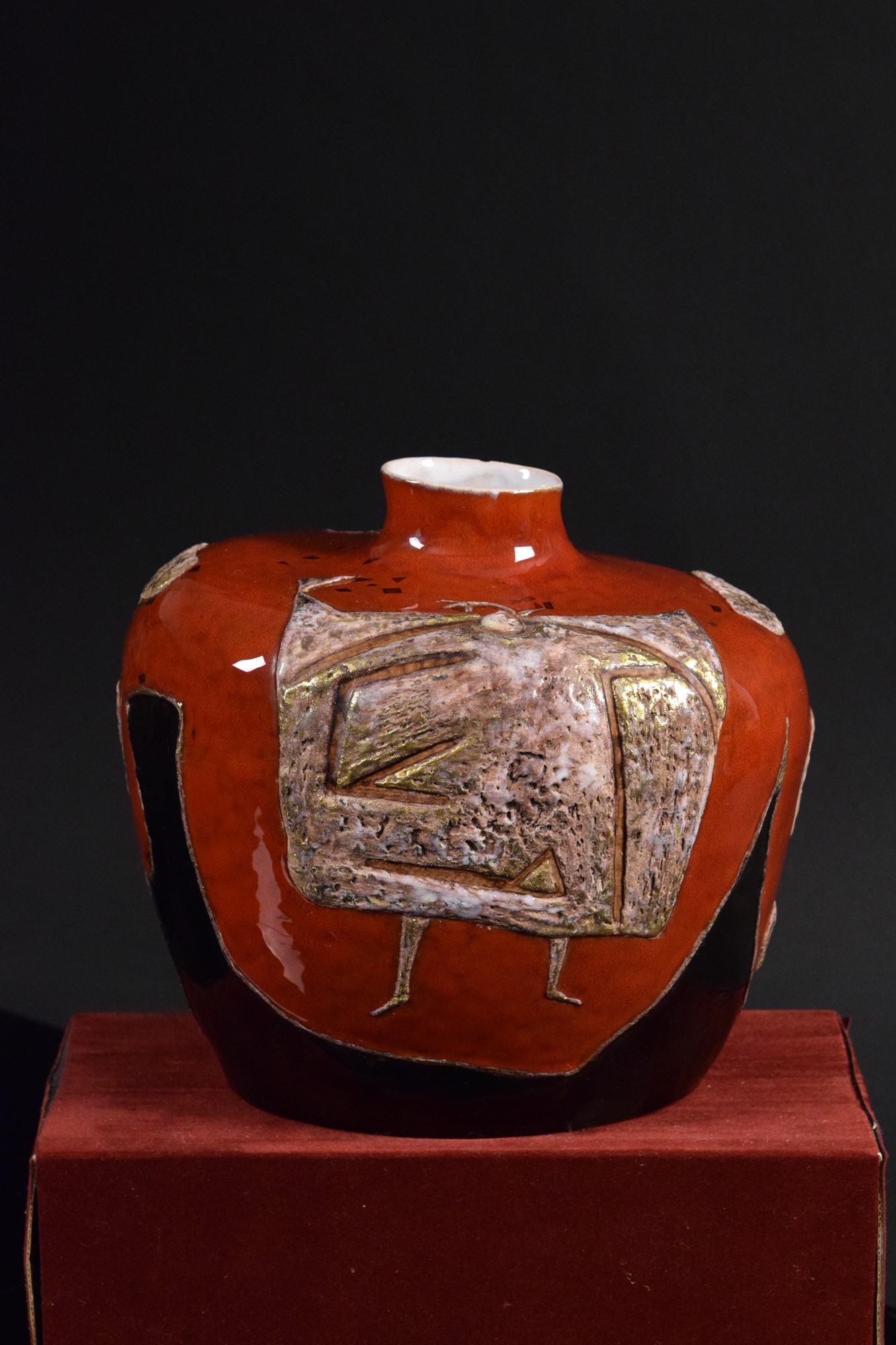 Pietro Melandri - Vaso delle “sagome” in ceramica policroma a lustro