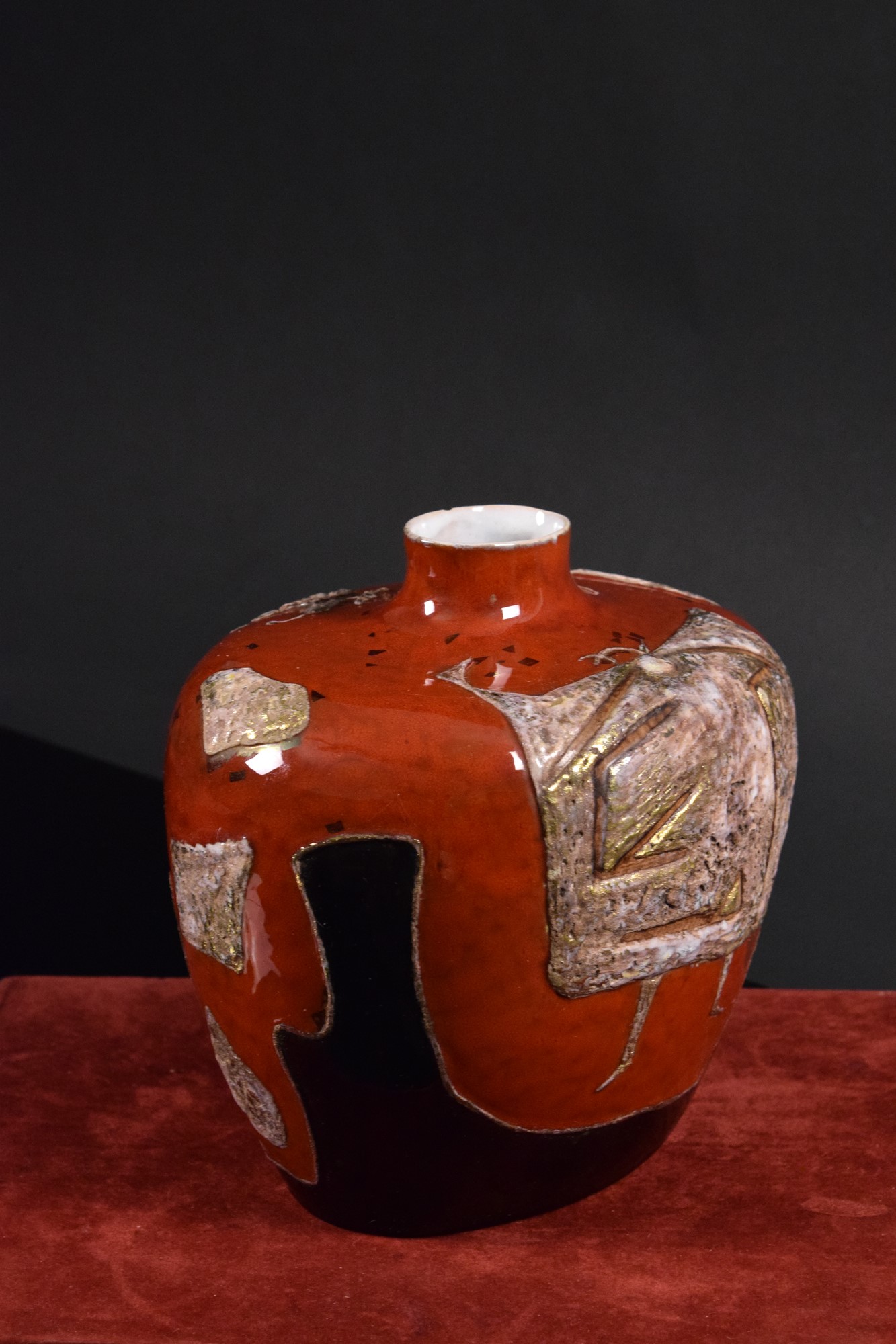 Pietro Melandri - Vaso delle “sagome” in ceramica policroma a lustro
