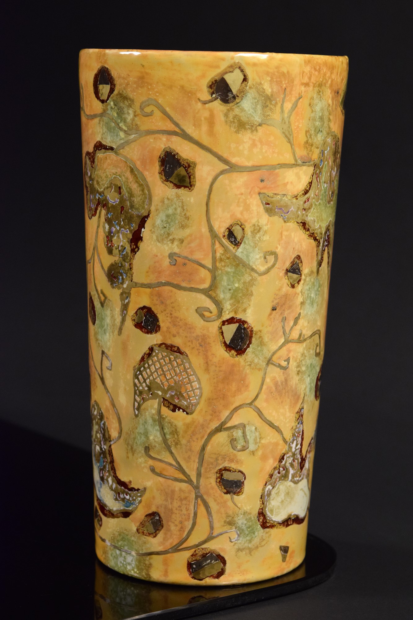 Pietro Melandri - Vaso cilindrico in ceramica policroma con decorazione astratta e lumeggiature i...