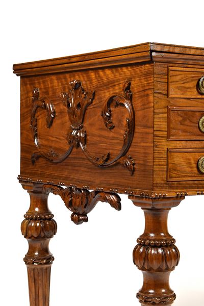 XIX secolo, Scrivania bifronte in legno di noce con piano scorrevole
