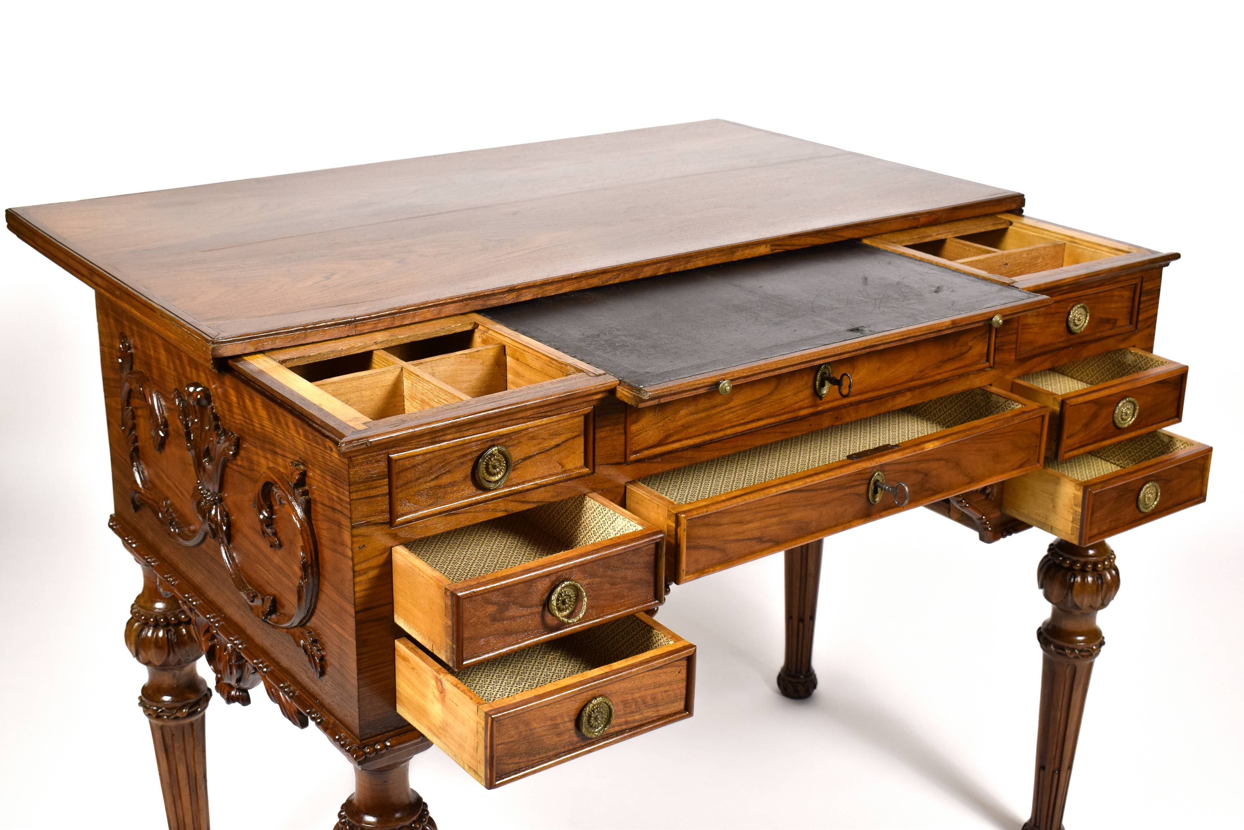 XIX secolo, Scrivania bifronte in legno di noce con piano scorrevole