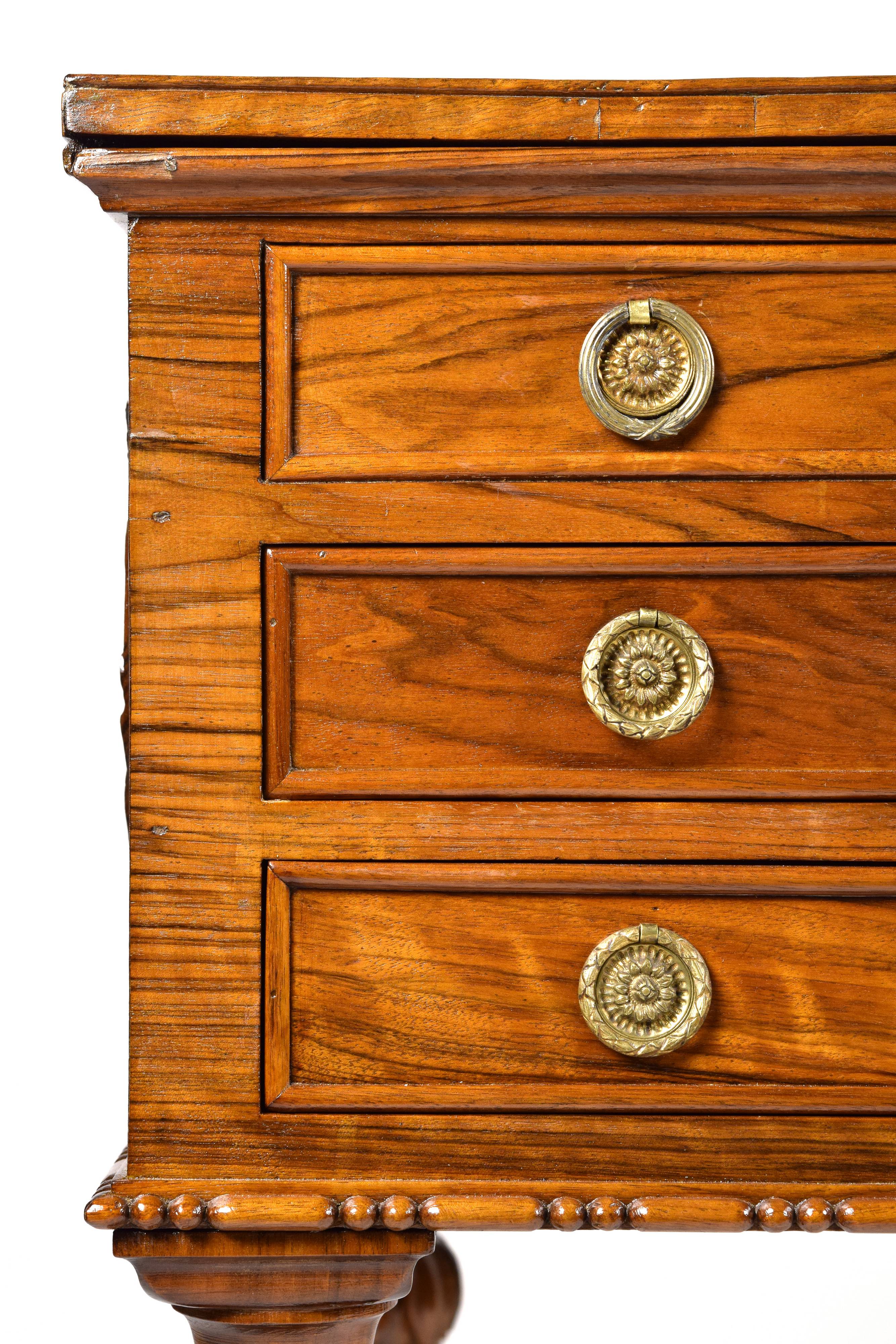 XIX secolo, Scrivania bifronte in legno di noce con piano scorrevole