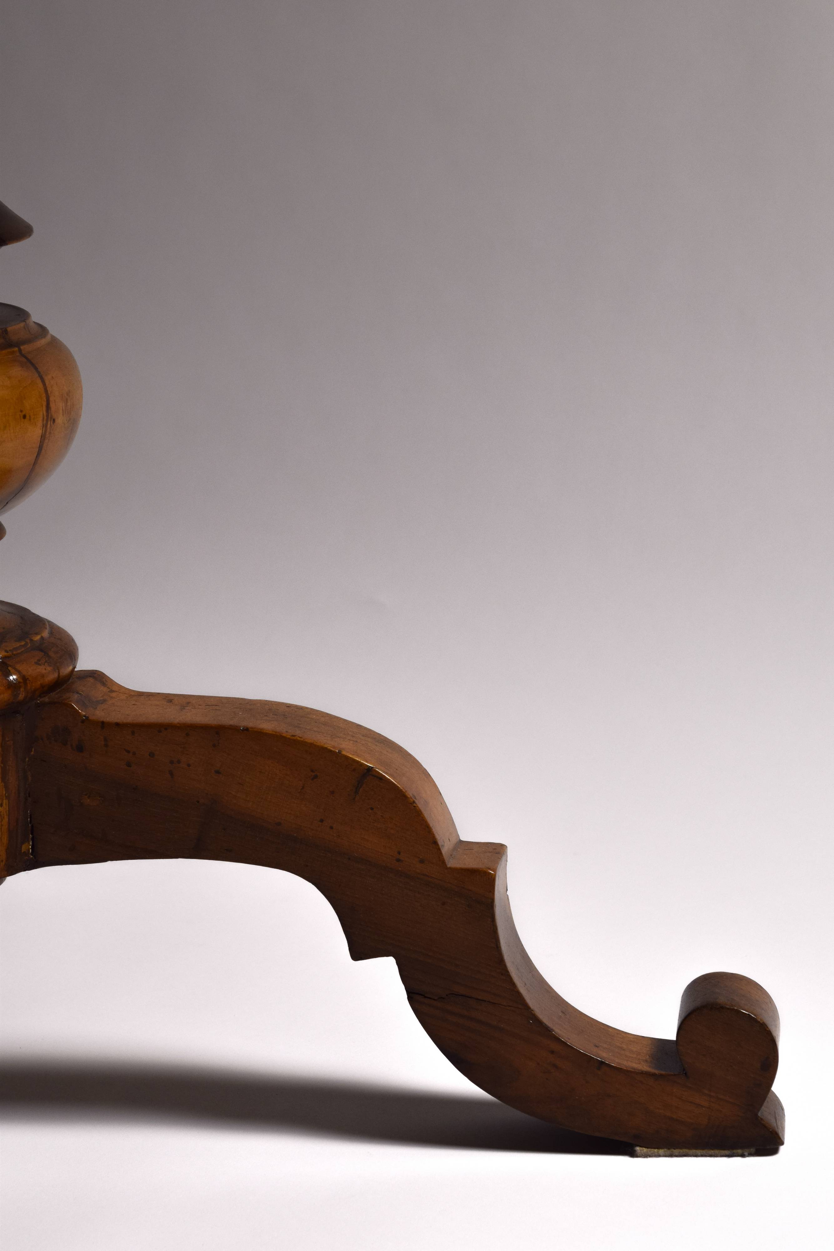 Tavolino tondo, Faenza, XIX secolo