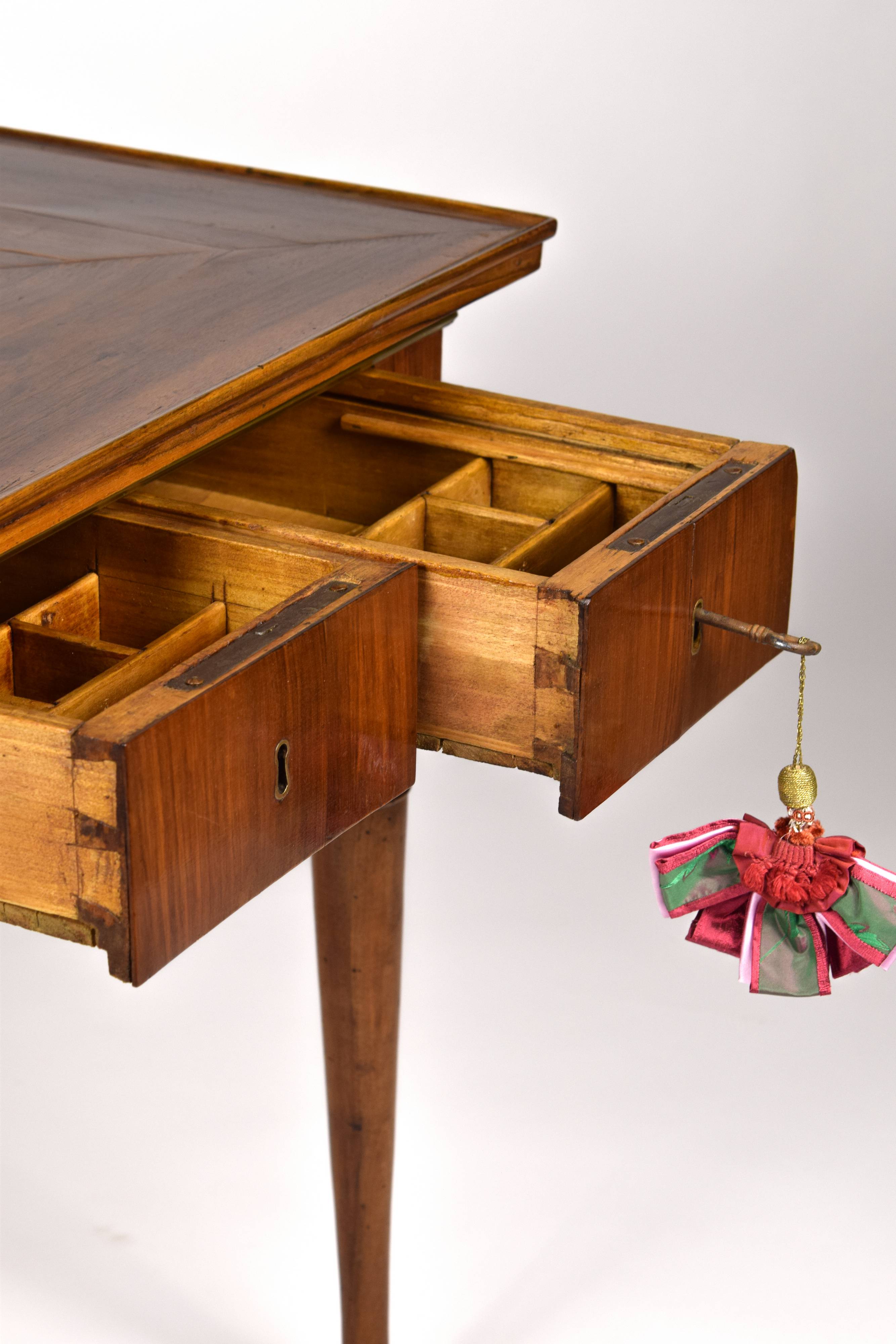 Tavolino da gioco, inizio XIX secolo